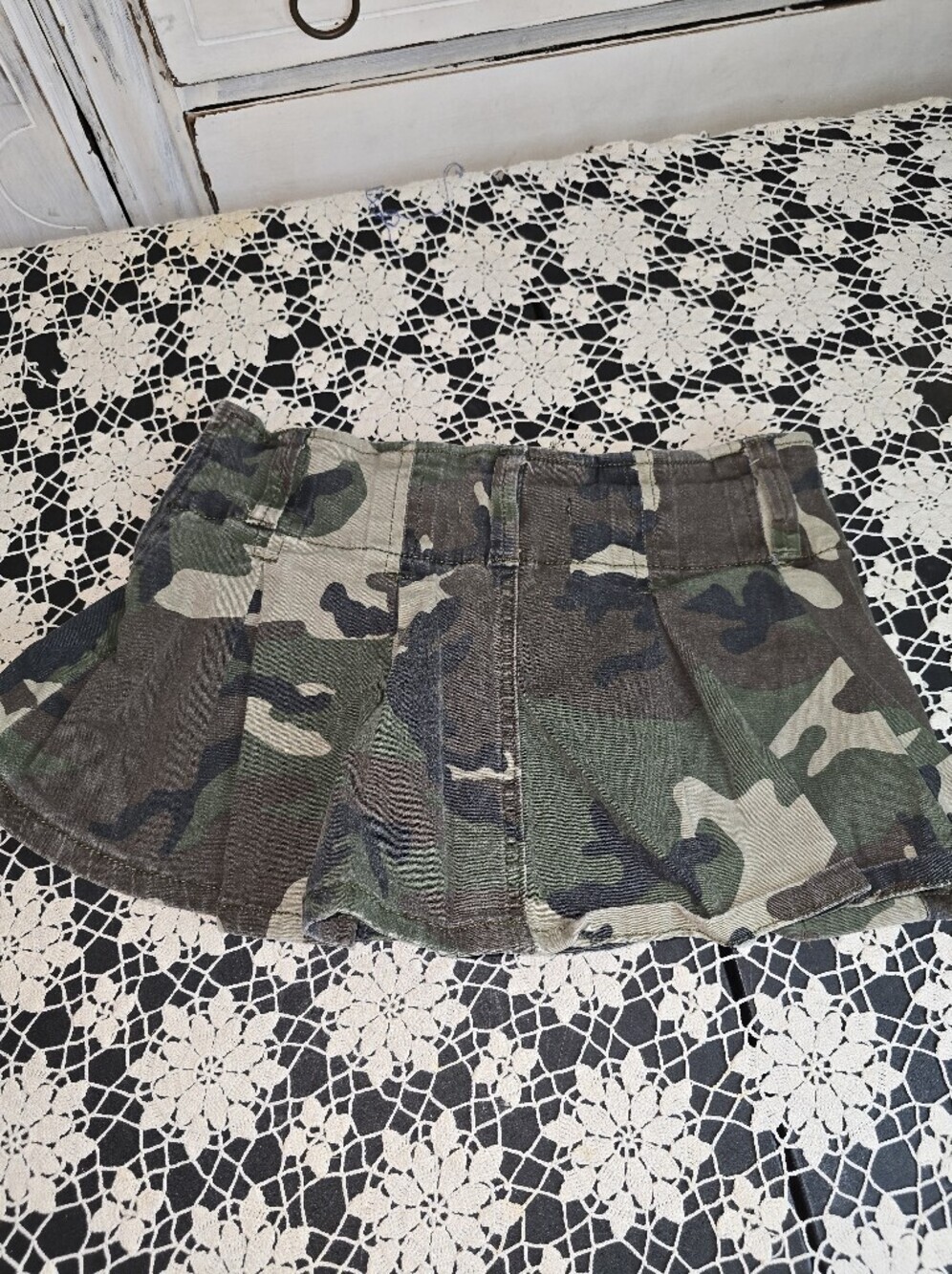 Almost Famous Pleated Skort, Camo Skirt / Shorts, Womens Small - Picture 7 of 7